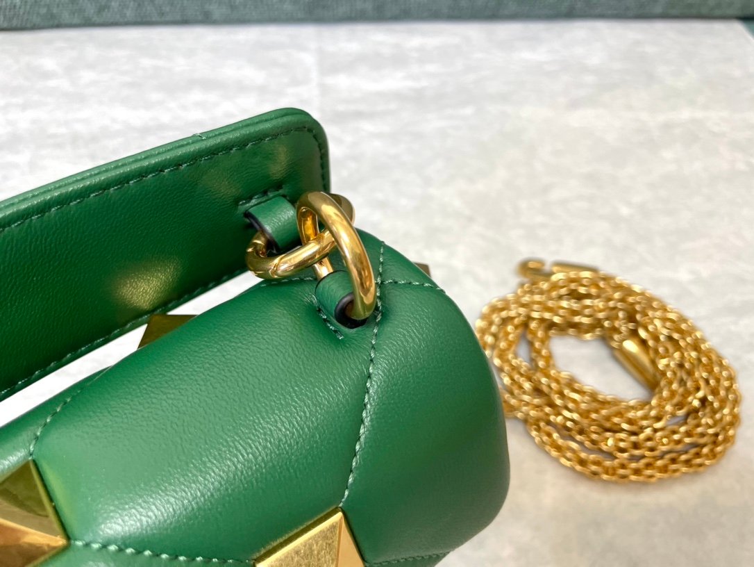 Valentin0 Garavani Roman Stud-Mini Size-19x13x6CM - Image 6