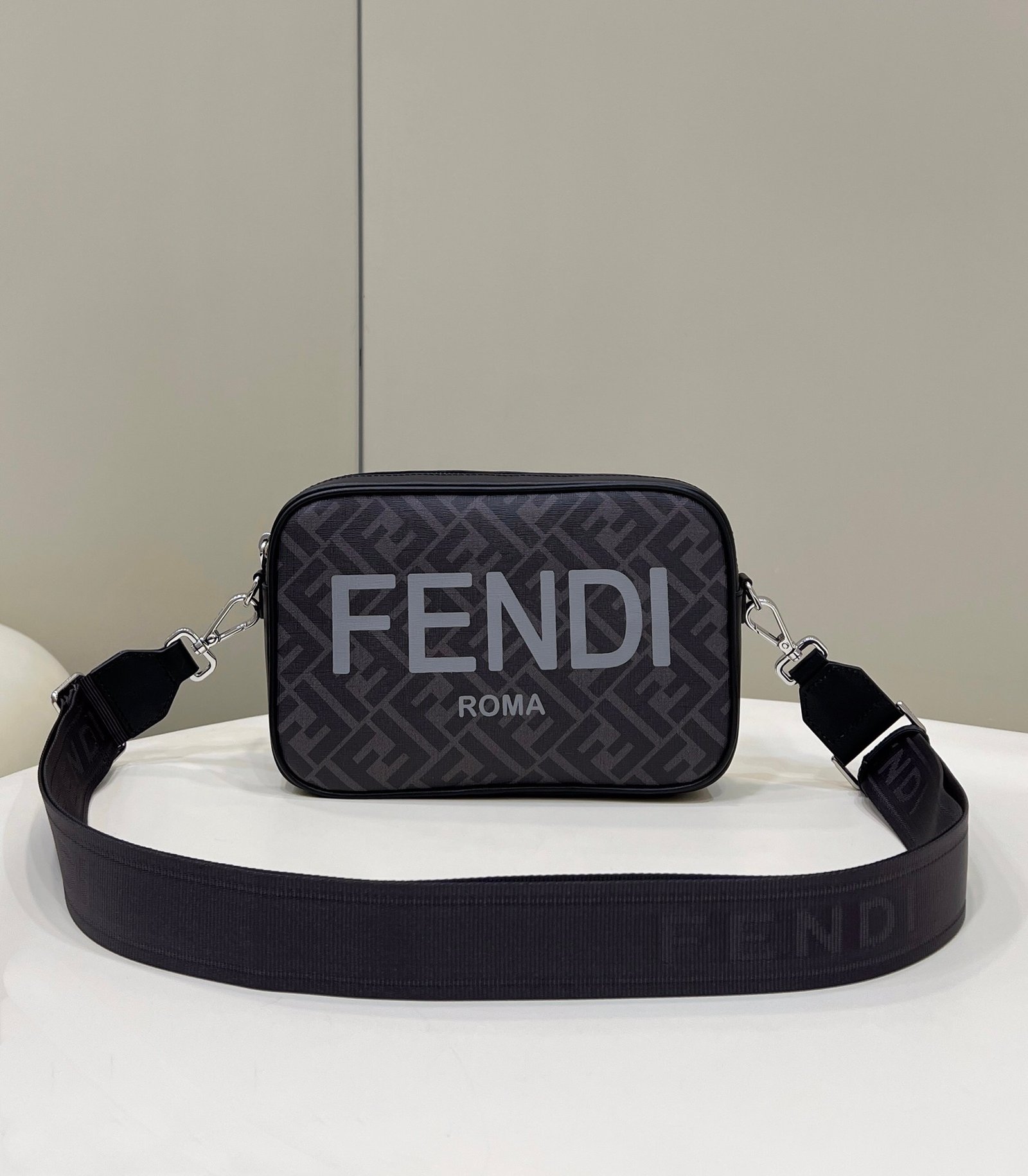 FendI Camera Bag-23.5x5x16CM