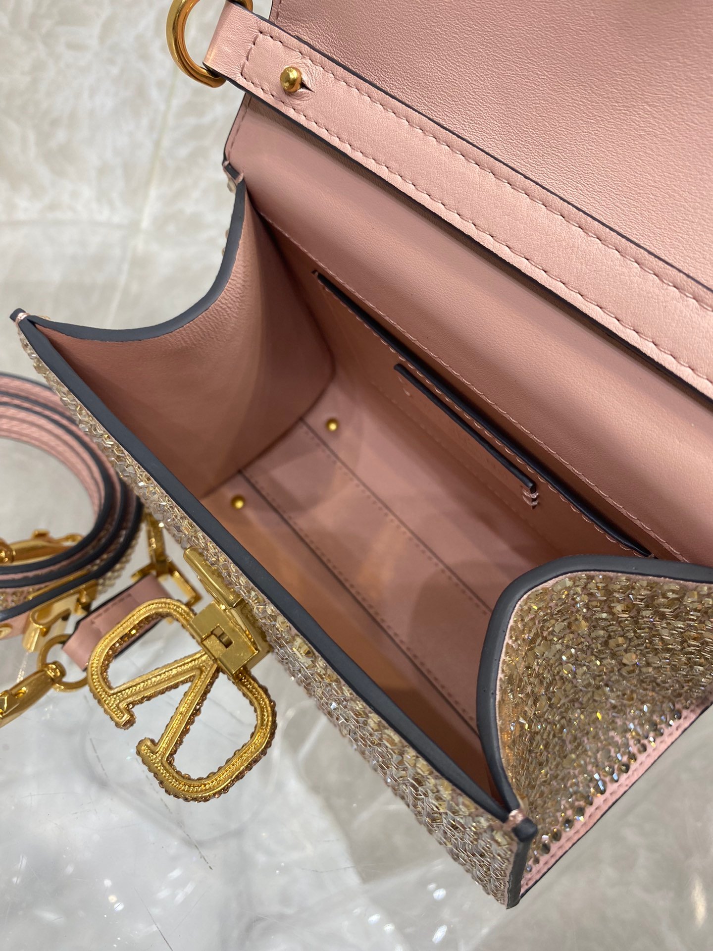 Valentino Vlogo Signature Chain Bag-19*13*9CM - Image 8