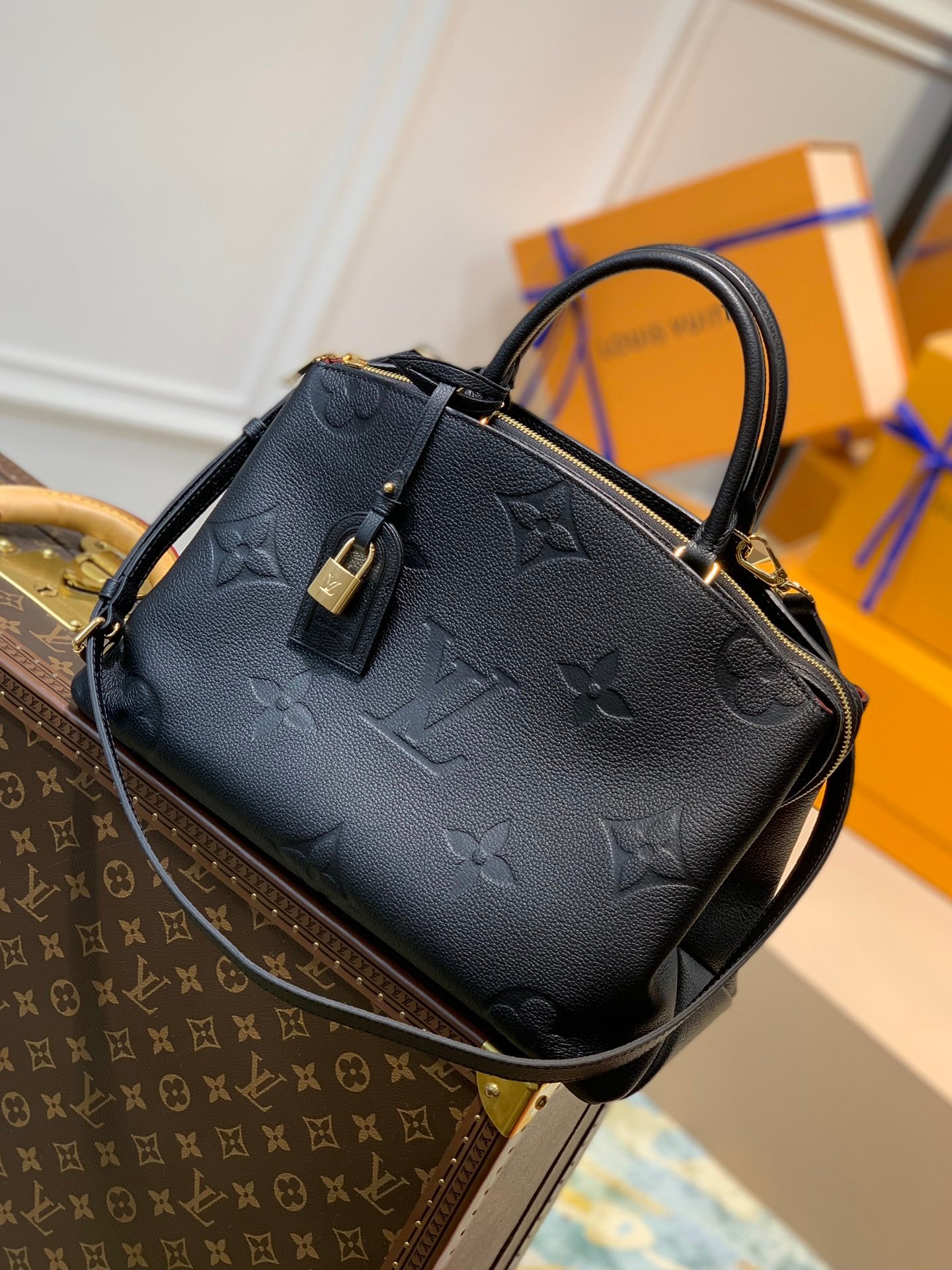 Louis Vuitton M45811 Petit Palais Handbags-34*24*15CM