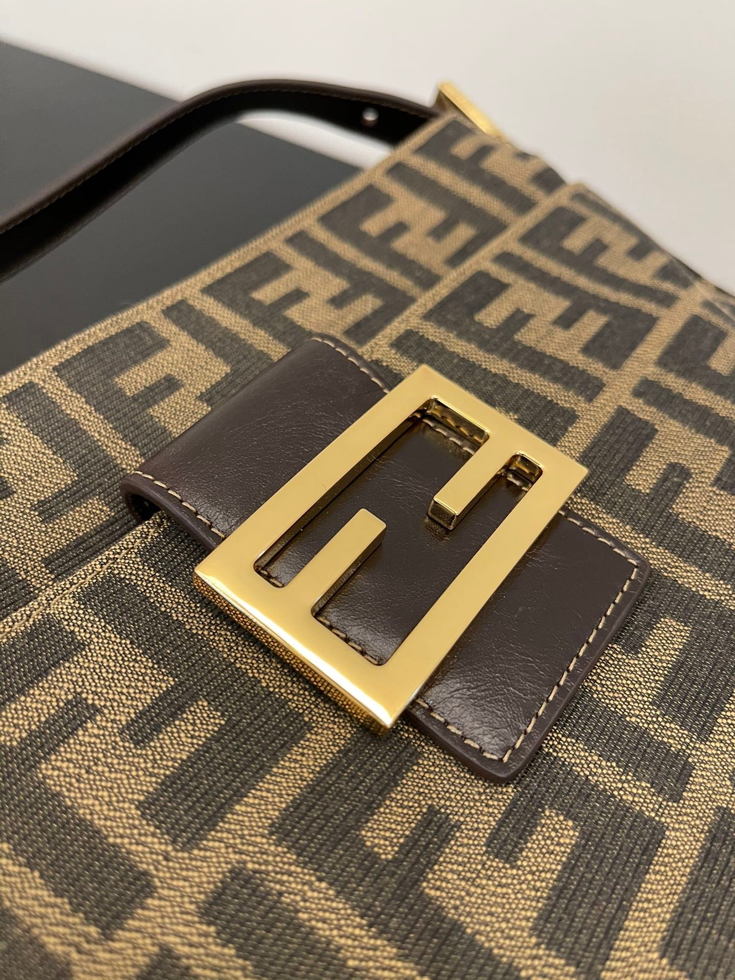 Fendi Vintage Handbags-30*18*12CM - Image 3